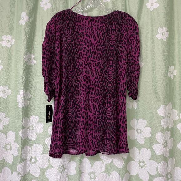 Ladies top - Picture 2 of 2